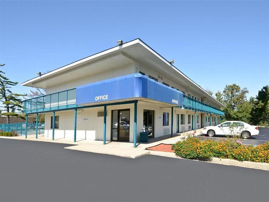 Americas Best Value Inn Battle Creek Esterno foto